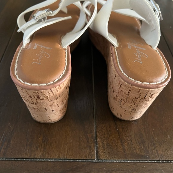 Woman’s vintage dress shoes - Picture 7 of 9